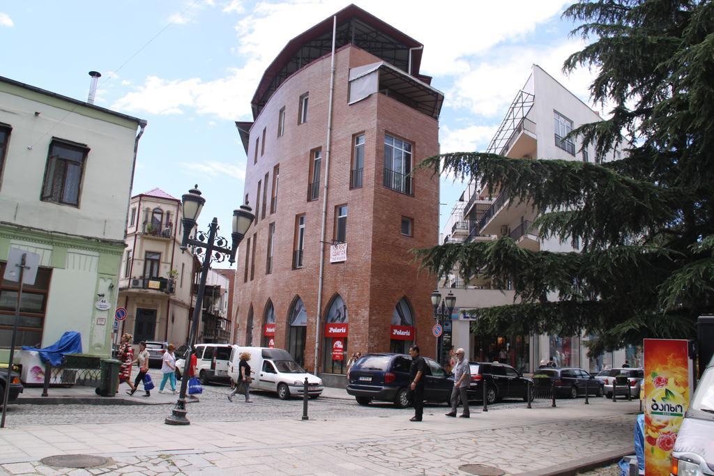 Black-White Rooms Batumi Exterior photo
