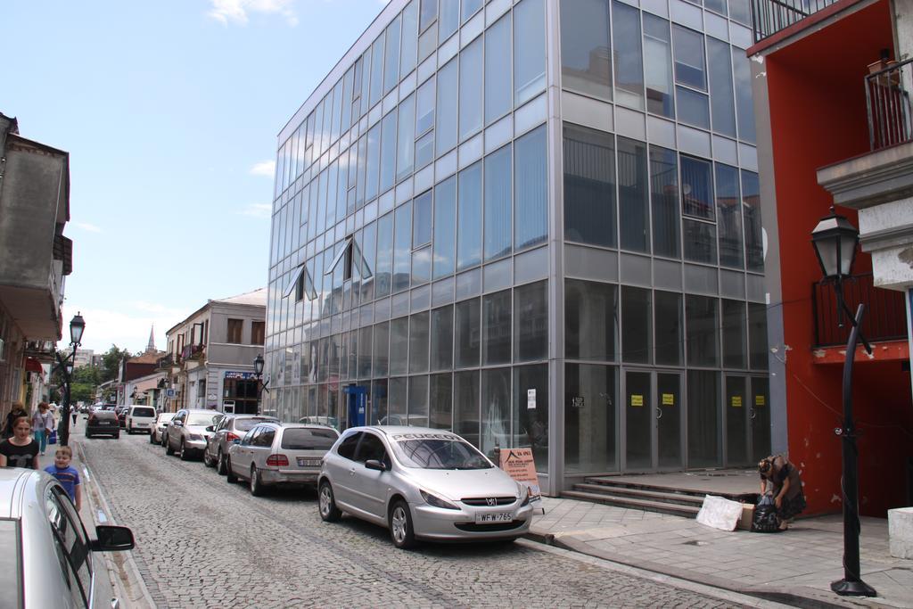 Black-White Rooms Batumi Exterior photo