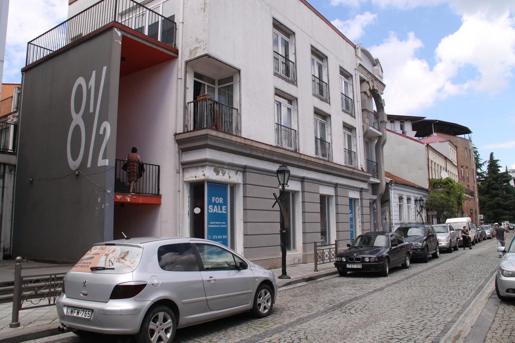 Black-White Rooms Batumi Exterior photo