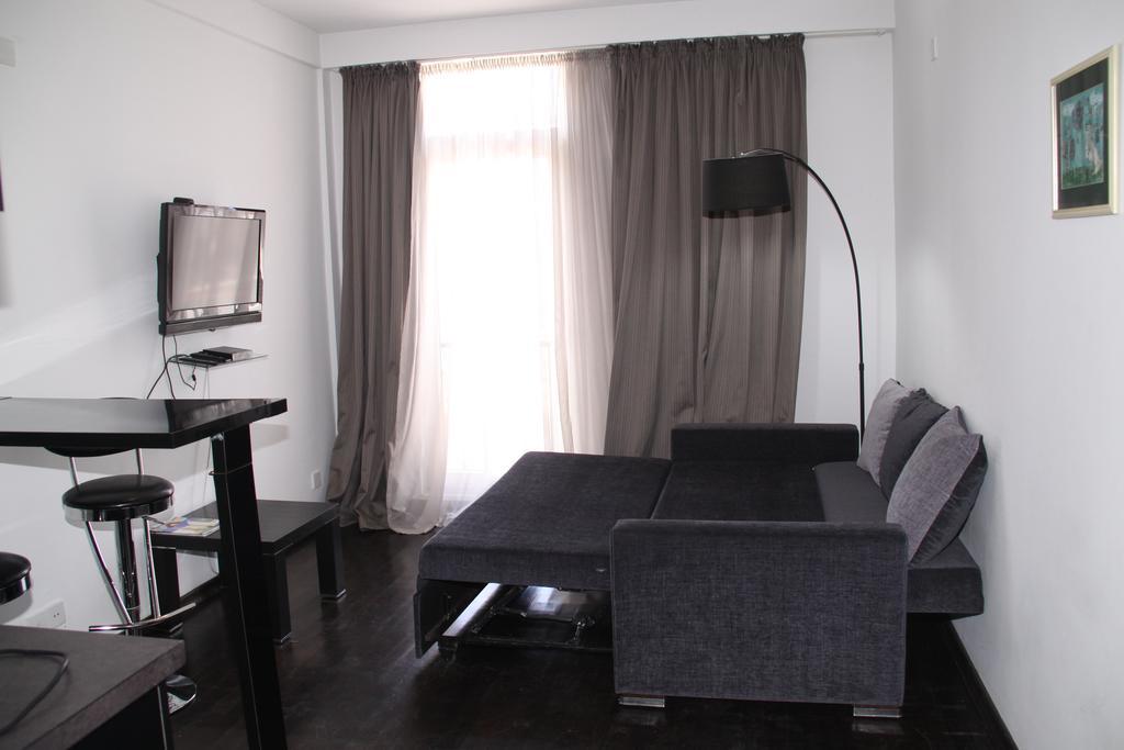 Black-White Rooms Batumi Exterior photo